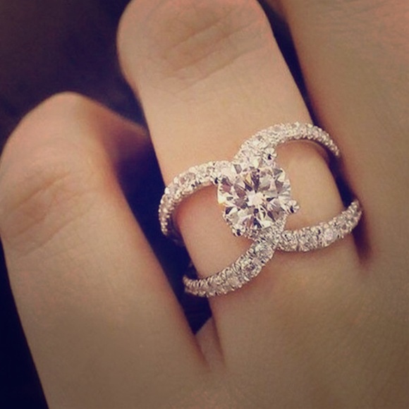 Jewelry - ♐️Stunning bling💎silver CC ring♐️